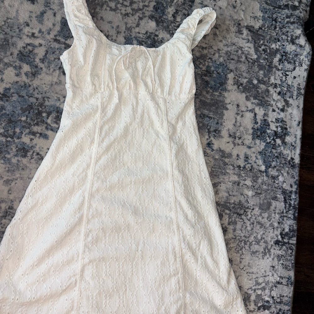 H&M White Textured Sleeveless Top